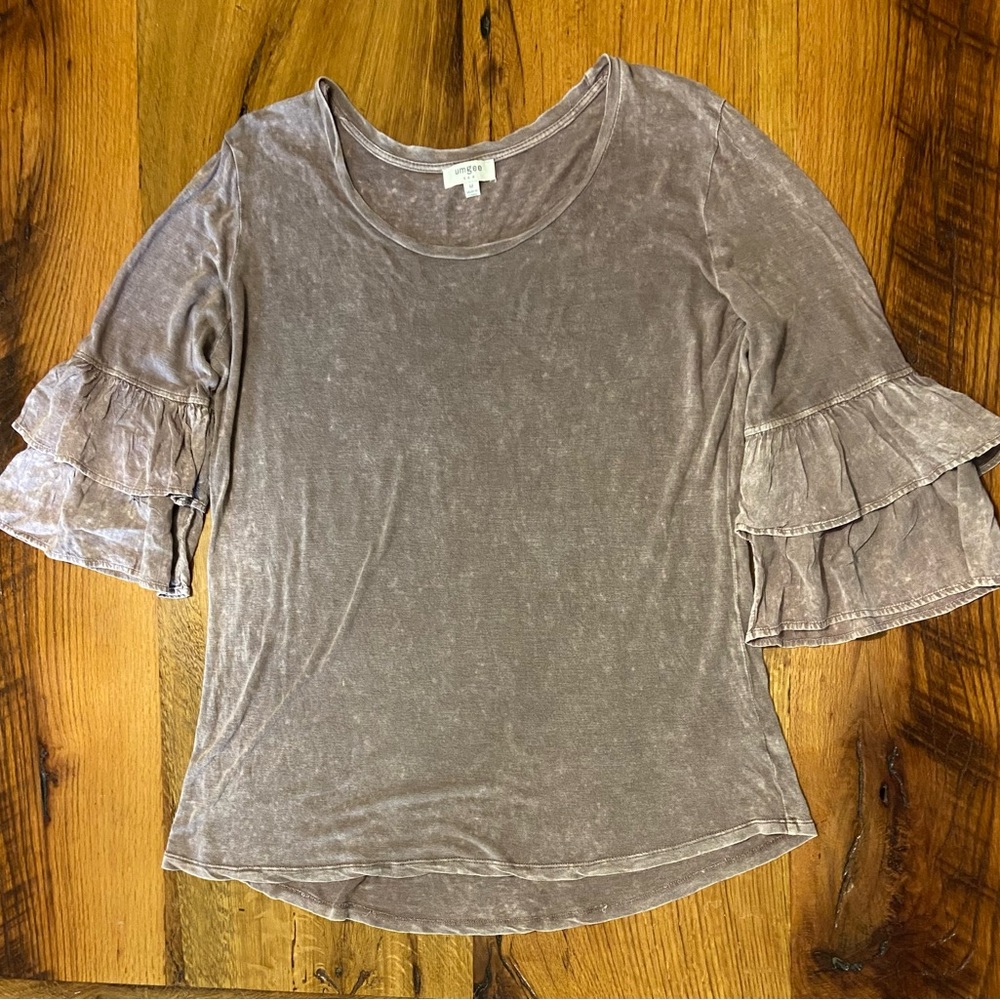 Umgee Super Soft Dusty Mauve Top, Pretty Bell Sleeves with Ruffles, Size Medium